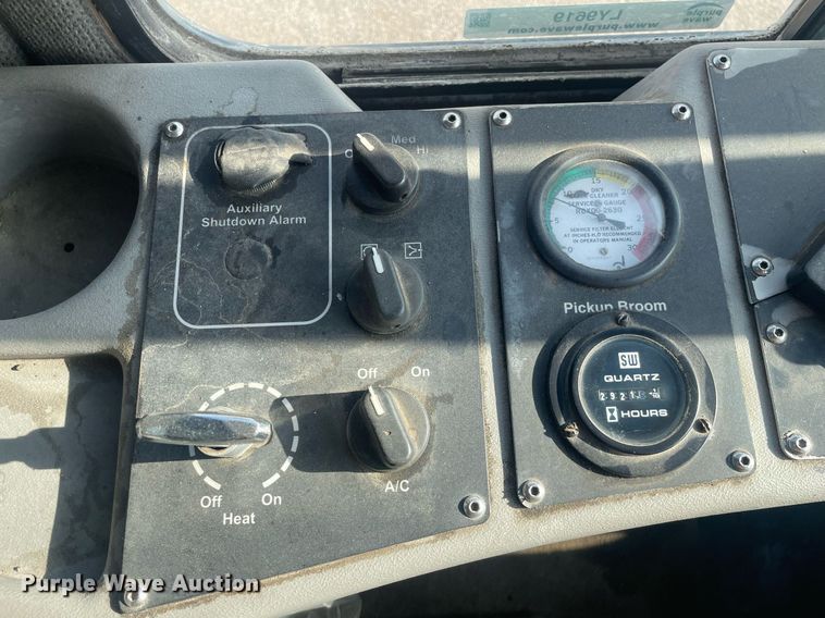 image for item LY9619 2009 Allianz Johnston MX450  street sweeper truck