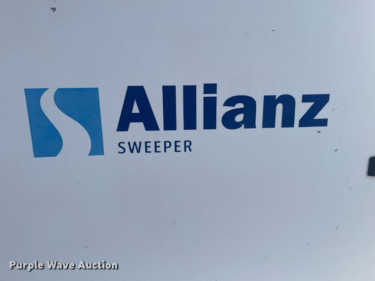 image for item LY9619 2009 Allianz Johnston MX450  street sweeper truck