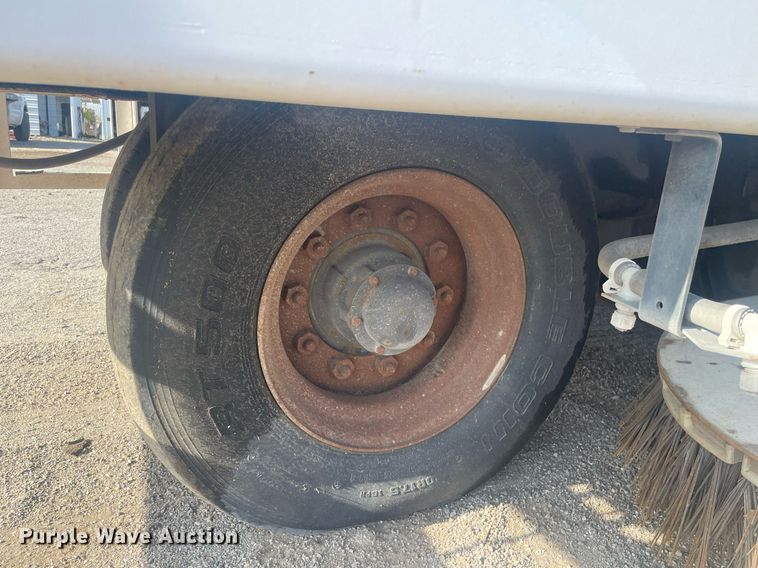 image for item LY9619 2009 Allianz Johnston MX450  street sweeper truck