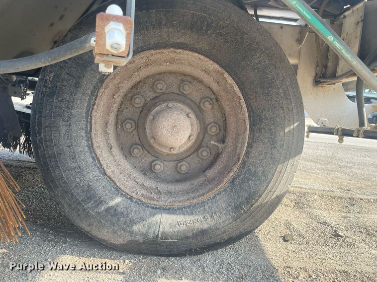 image for item LY9619 2009 Allianz Johnston MX450  street sweeper truck