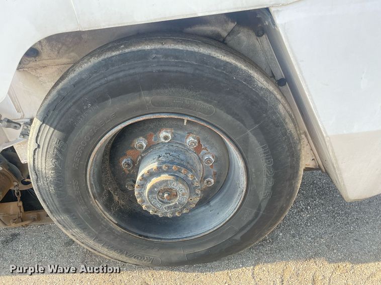 image for item LY9619 2009 Allianz Johnston MX450  street sweeper truck