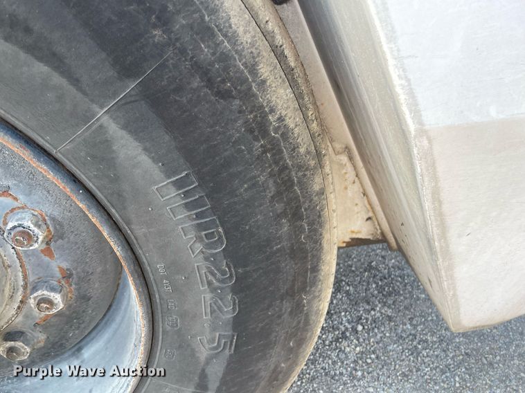 image for item LY9619 2009 Allianz Johnston MX450  street sweeper truck