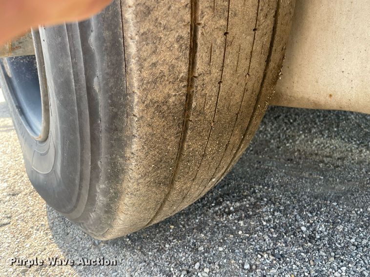 image for item LY9619 2009 Allianz Johnston MX450  street sweeper truck