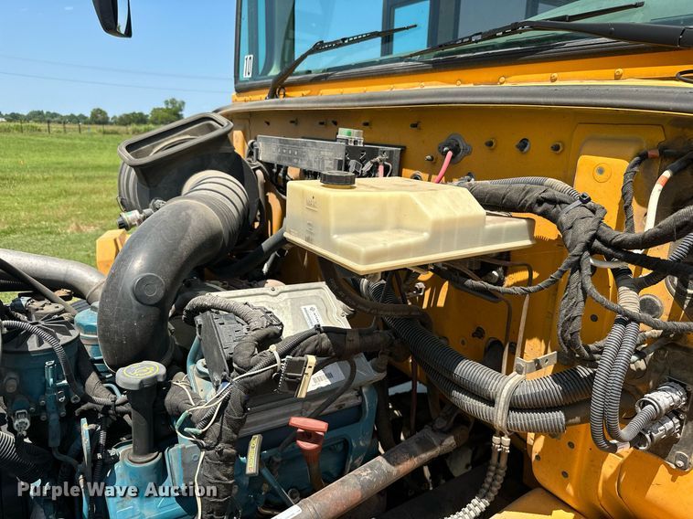 image for item MB9604 2005 IC CE200  school bus