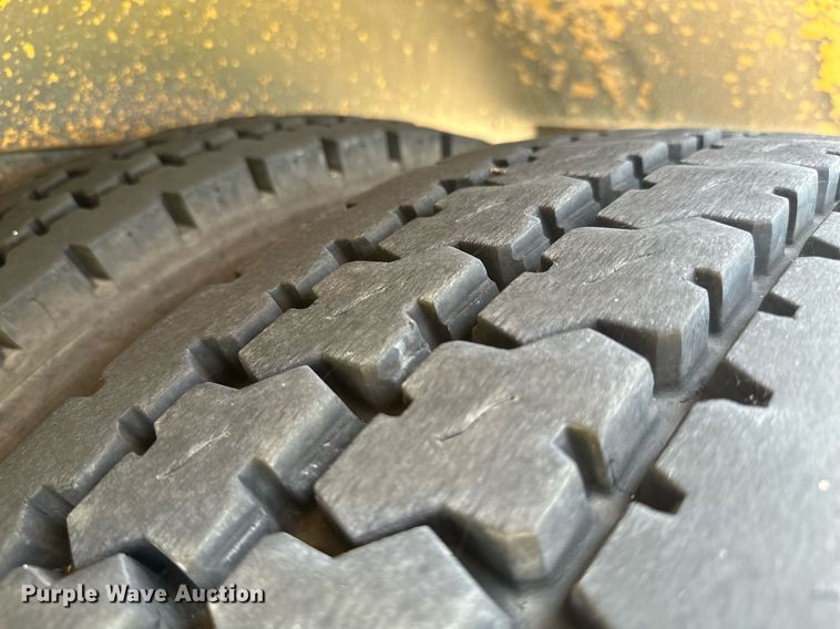 image for item MB9604 2005 IC CE200  school bus