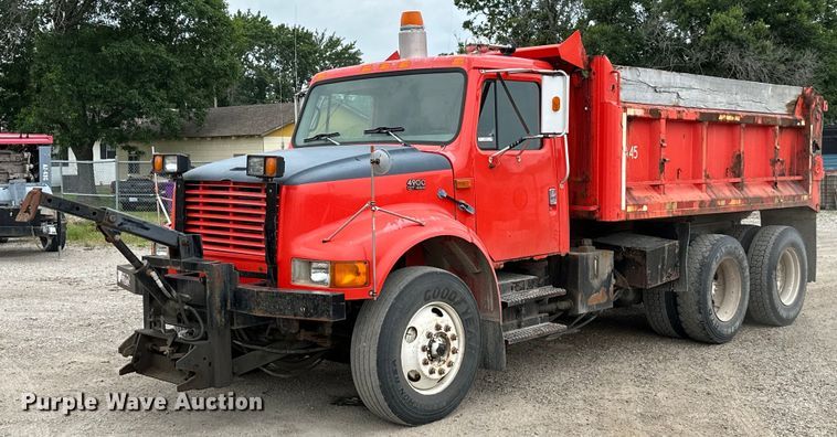 image for item MB9630 1997 International 4900  dump truck