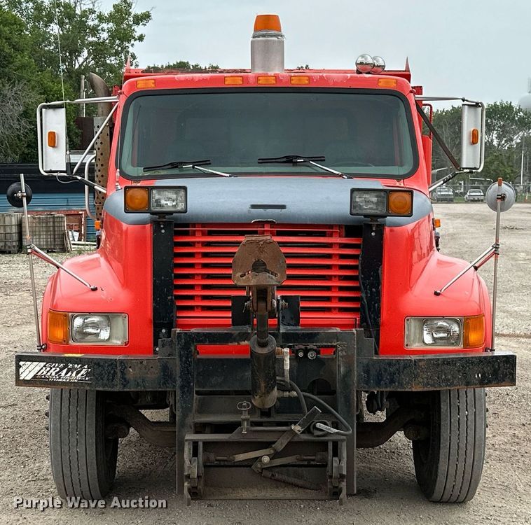 image for item MB9630 1997 International 4900  dump truck