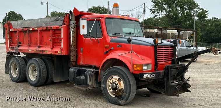 image for item MB9630 1997 International 4900  dump truck
