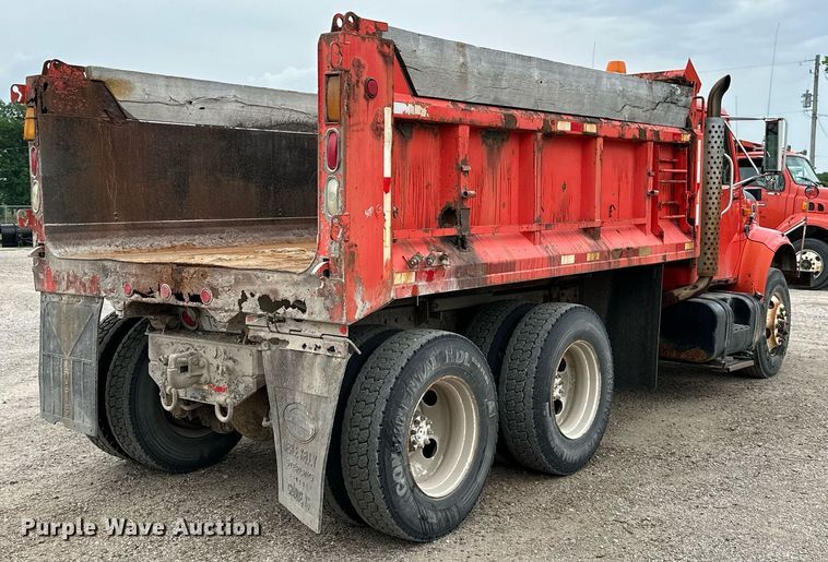 image for item MB9630 1997 International 4900  dump truck