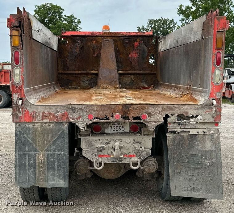 image for item MB9630 1997 International 4900  dump truck