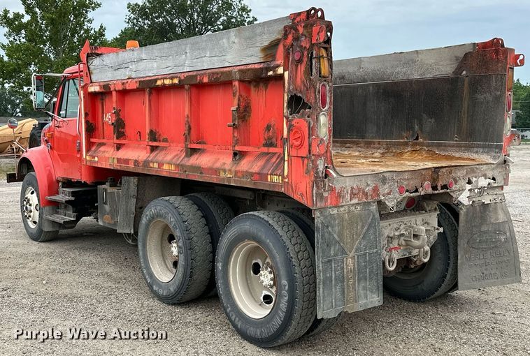 image for item MB9630 1997 International 4900  dump truck