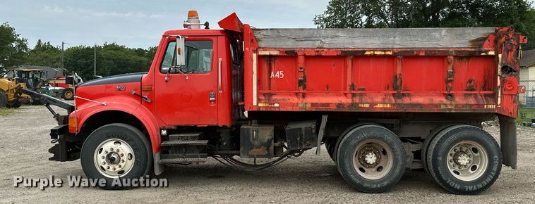 image for item MB9630 1997 International 4900  dump truck