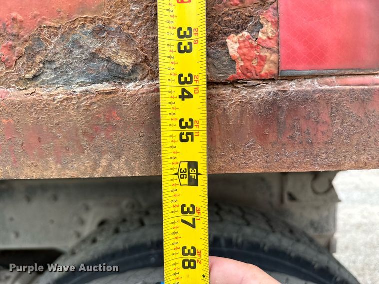 image for item MB9630 1997 International 4900  dump truck