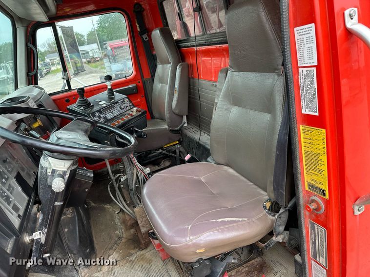 image for item MB9630 1997 International 4900  dump truck