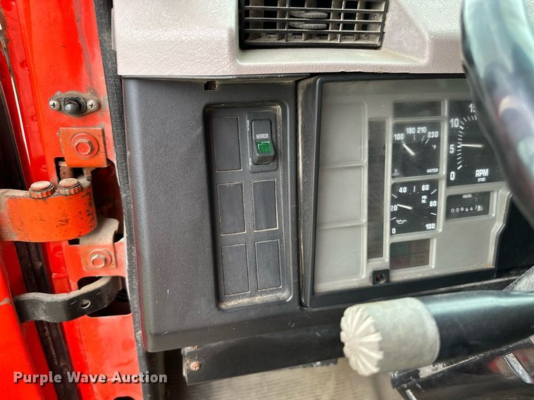 image for item MB9630 1997 International 4900  dump truck