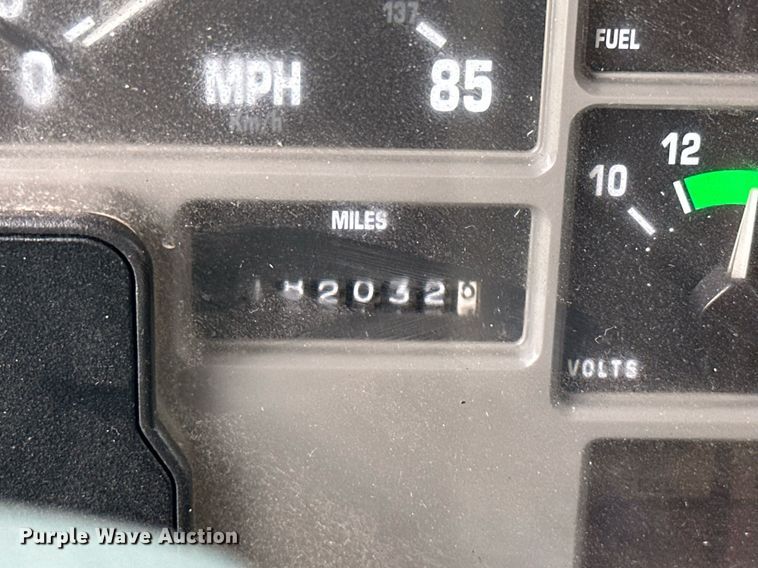 image for item MB9630 1997 International 4900  dump truck