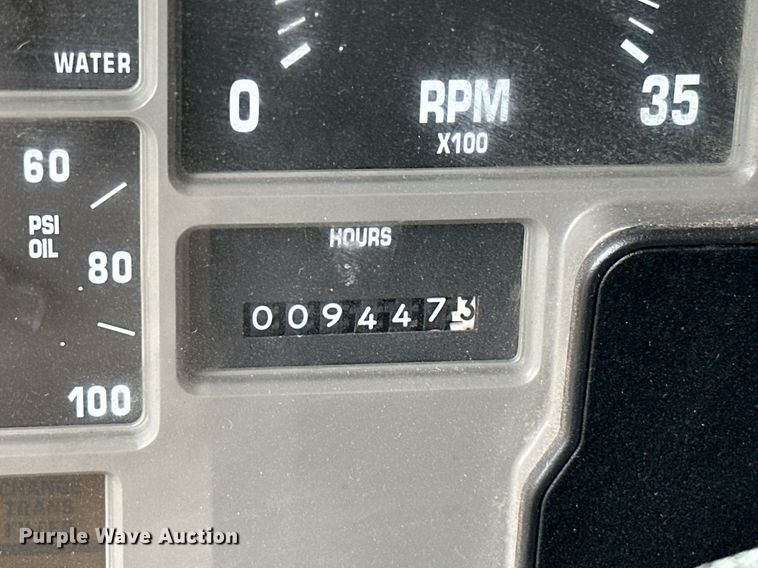 image for item MB9630 1997 International 4900  dump truck