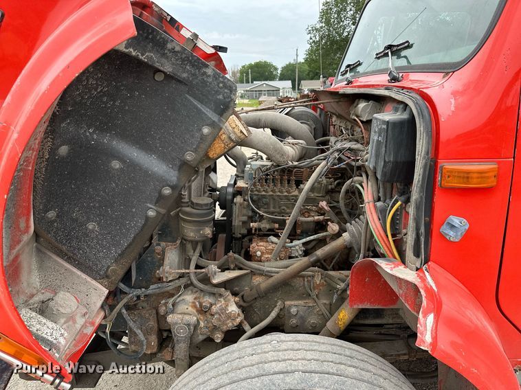 image for item MB9630 1997 International 4900  dump truck