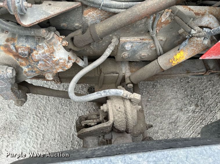 image for item MB9630 1997 International 4900  dump truck