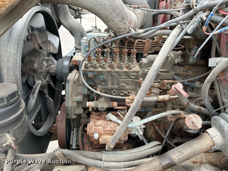 image for item MB9630 1997 International 4900  dump truck