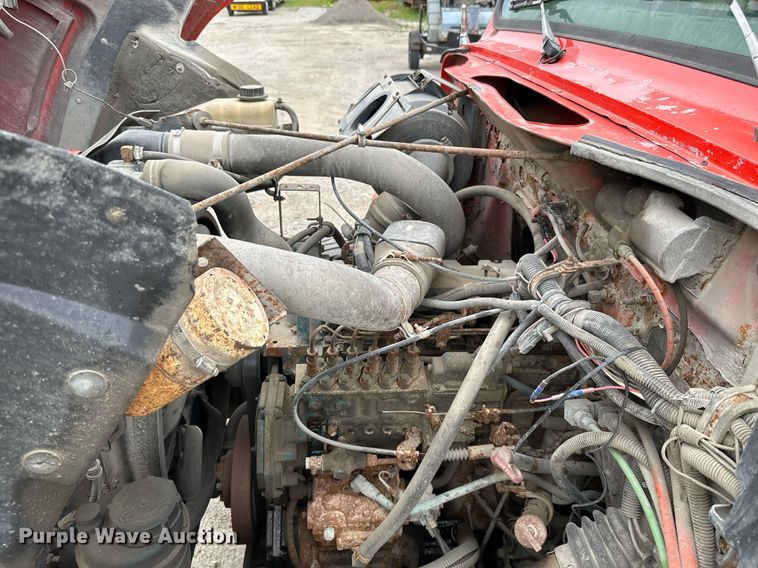 image for item MB9630 1997 International 4900  dump truck