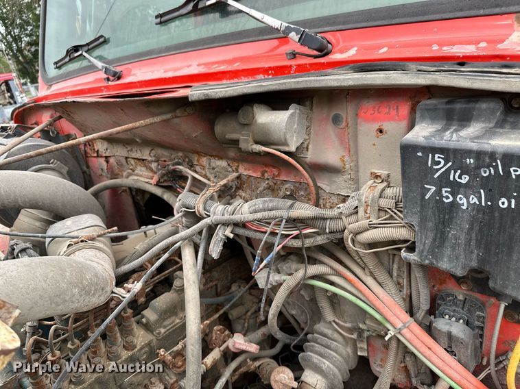 image for item MB9630 1997 International 4900  dump truck