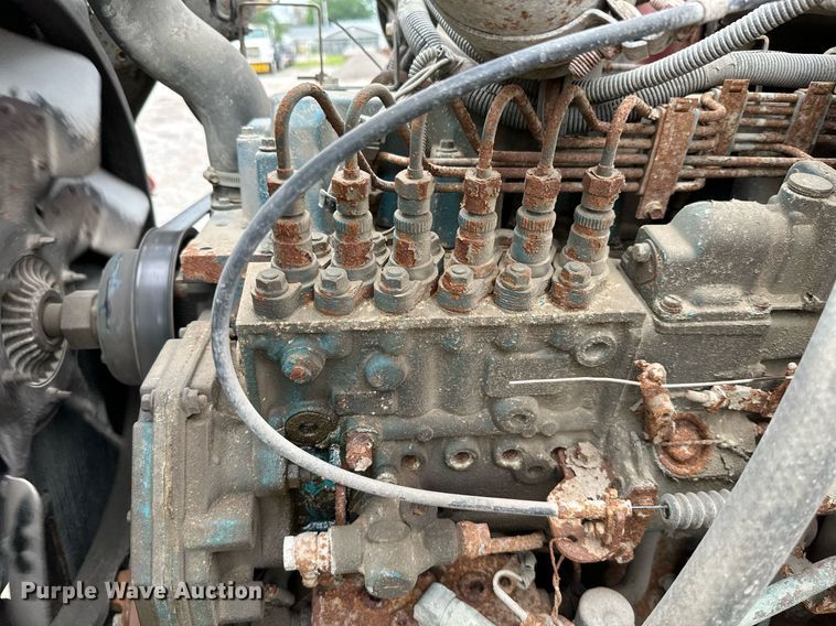 image for item MB9630 1997 International 4900  dump truck