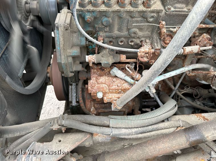 image for item MB9630 1997 International 4900  dump truck