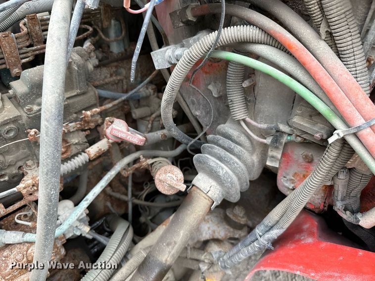 image for item MB9630 1997 International 4900  dump truck