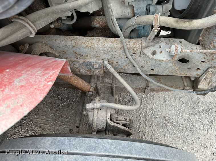 image for item MB9630 1997 International 4900  dump truck