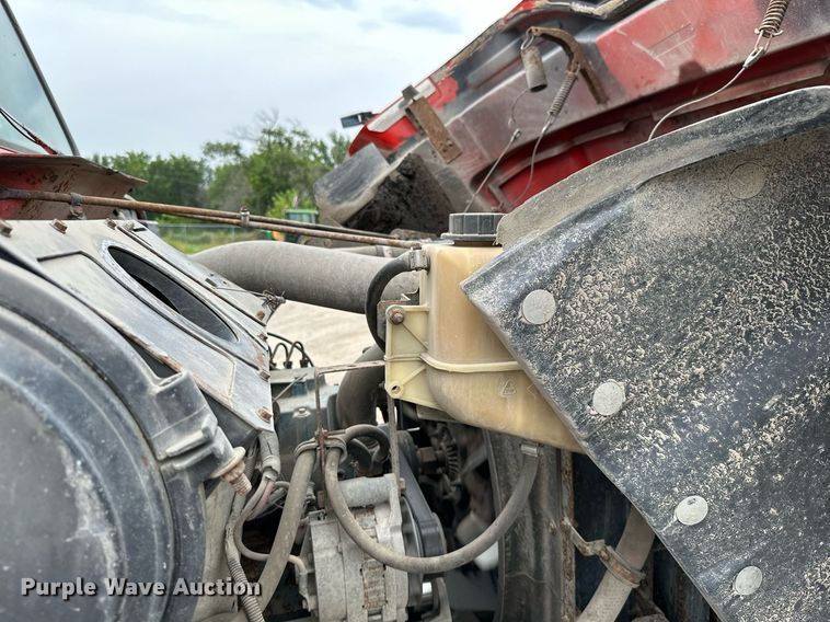 image for item MB9630 1997 International 4900  dump truck