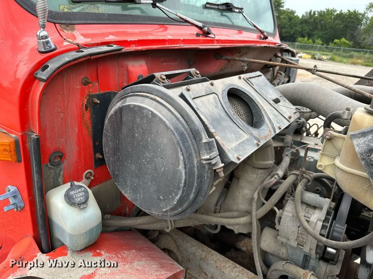 image for item MB9630 1997 International 4900  dump truck