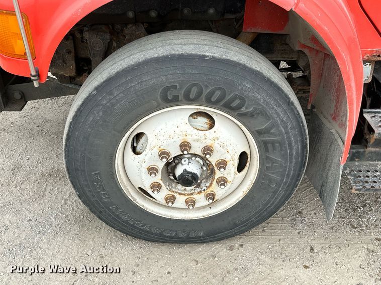 image for item MB9630 1997 International 4900  dump truck