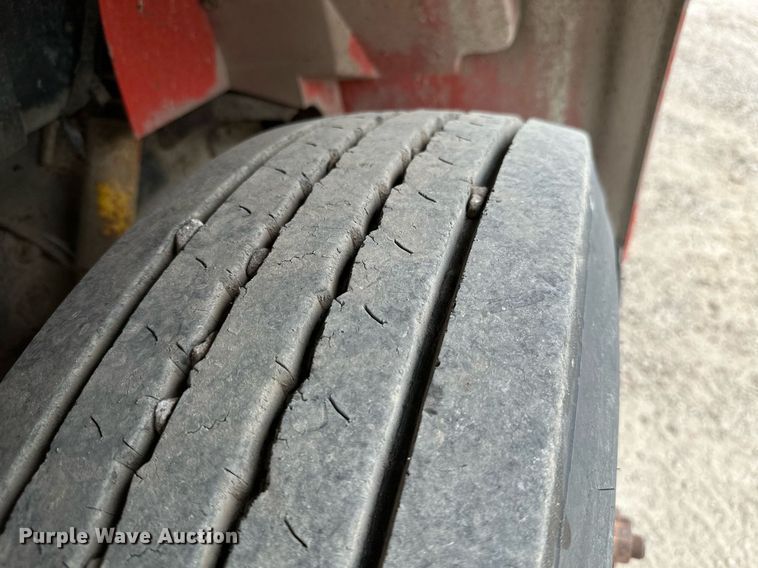 image for item MB9630 1997 International 4900  dump truck