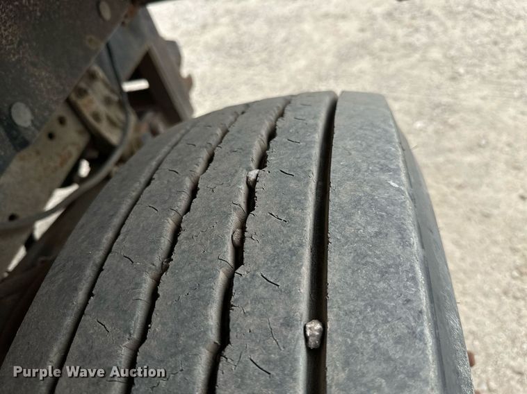 image for item MB9630 1997 International 4900  dump truck