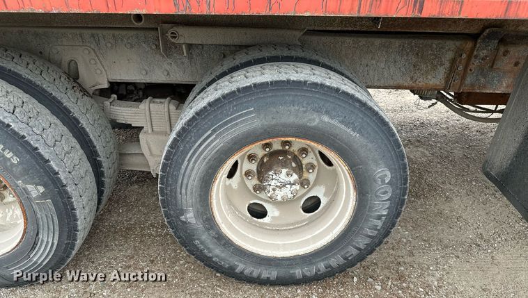 image for item MB9630 1997 International 4900  dump truck