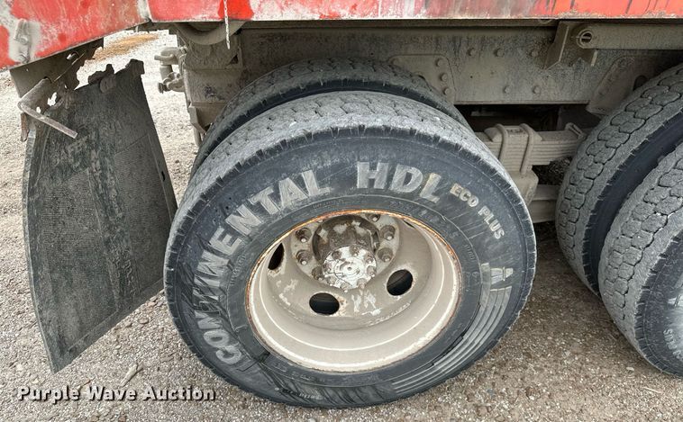 image for item MB9630 1997 International 4900  dump truck