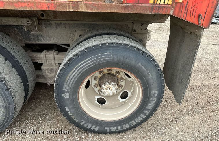 image for item MB9630 1997 International 4900  dump truck