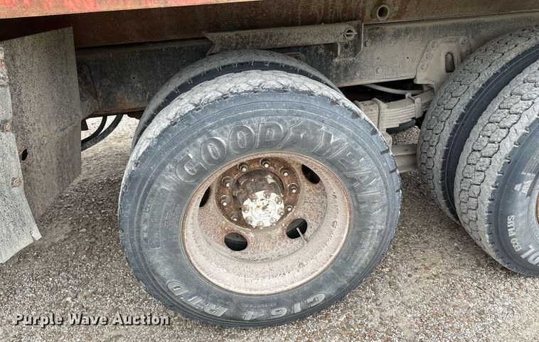 image for item MB9630 1997 International 4900  dump truck