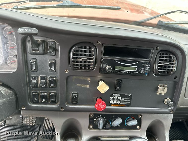 image for item MB9631 2011 Freightliner Business Class M2  dump truck