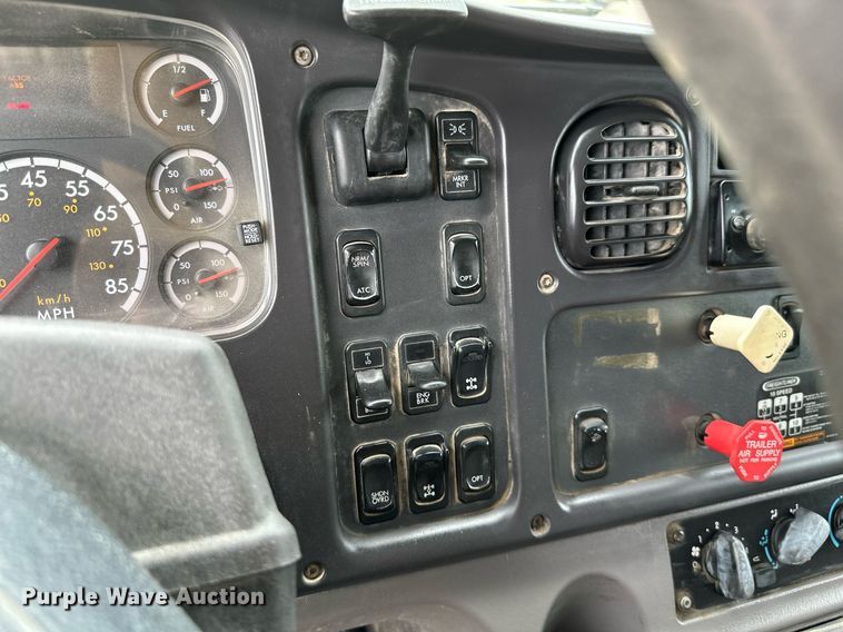 image for item MB9631 2011 Freightliner Business Class M2  dump truck