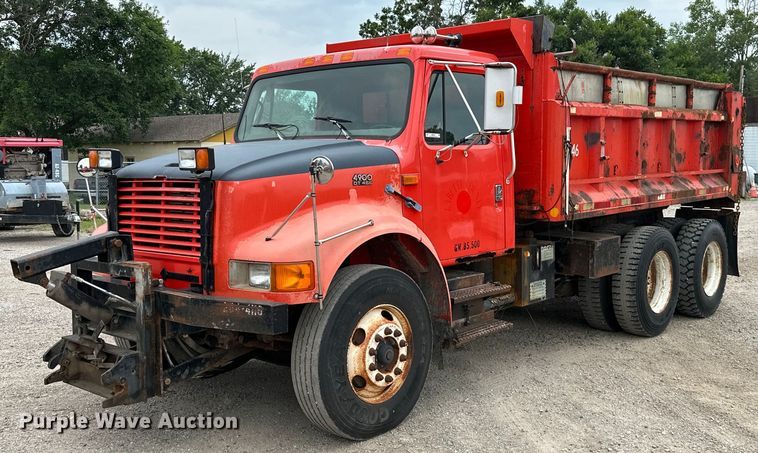 image for item MB9632 1997 International 4900  dump truck