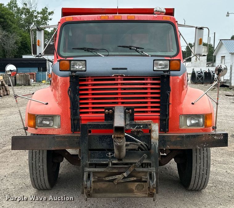 image for item MB9632 1997 International 4900  dump truck