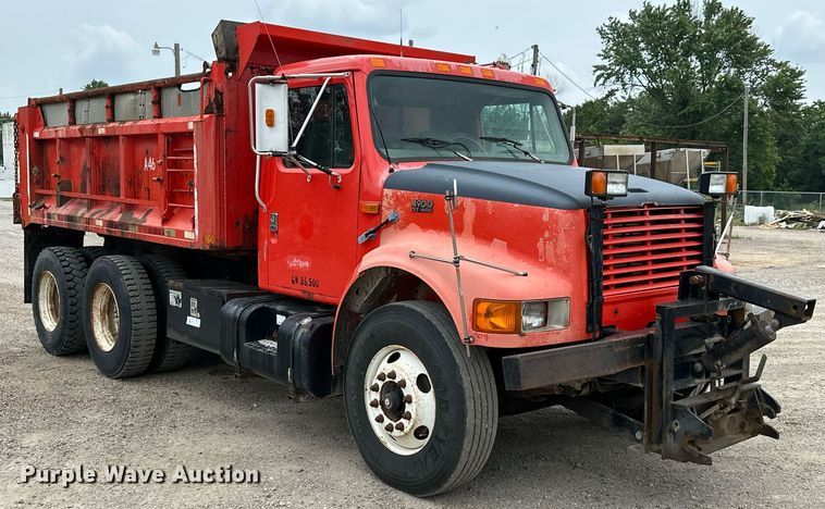 image for item MB9632 1997 International 4900  dump truck