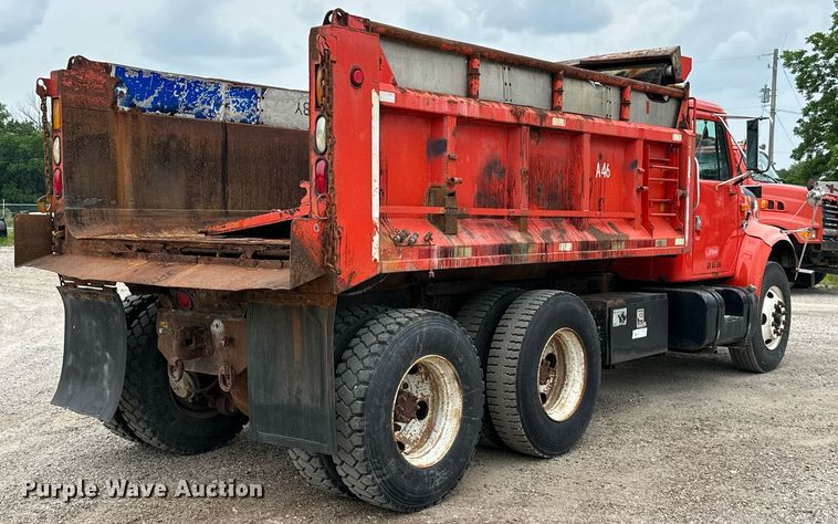 image for item MB9632 1997 International 4900  dump truck