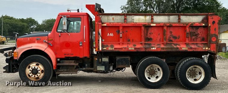 image for item MB9632 1997 International 4900  dump truck