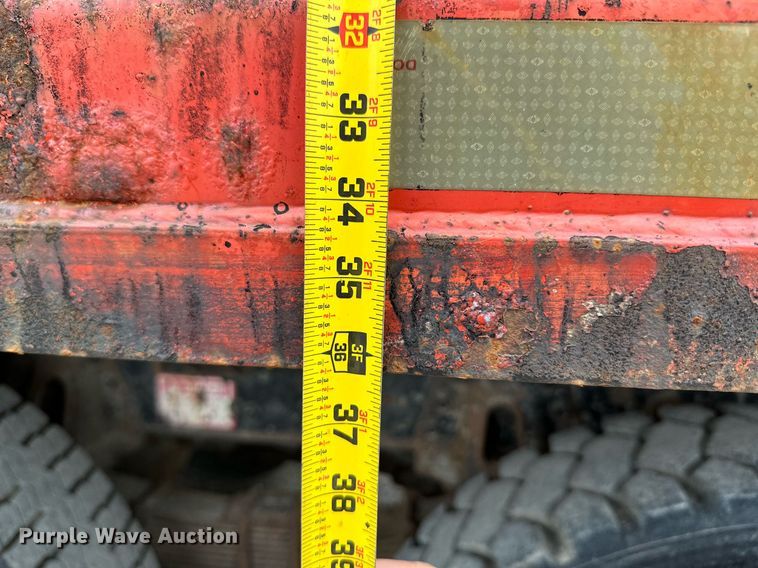 image for item MB9632 1997 International 4900  dump truck