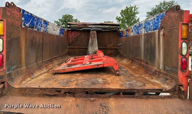 image for item MB9632 1997 International 4900  dump truck