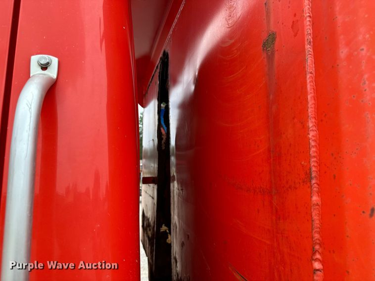 image for item MB9632 1997 International 4900  dump truck