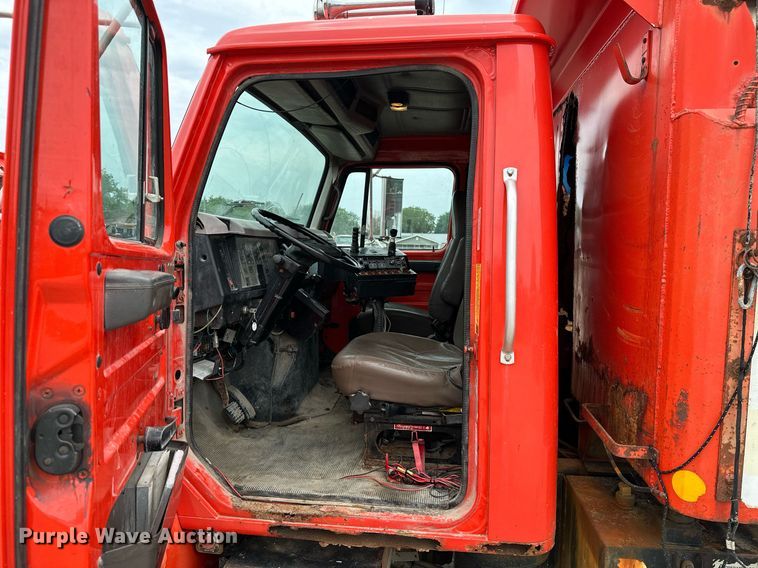 image for item MB9632 1997 International 4900  dump truck